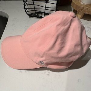 Fast and free running hat from Lululemon. The color is a light pink/peach.